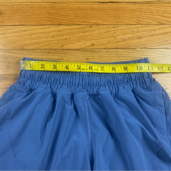 Lululemon Track That Mid-Rise Lined Short 5"
Blue Nile Size 4 - Picture 5 of 9